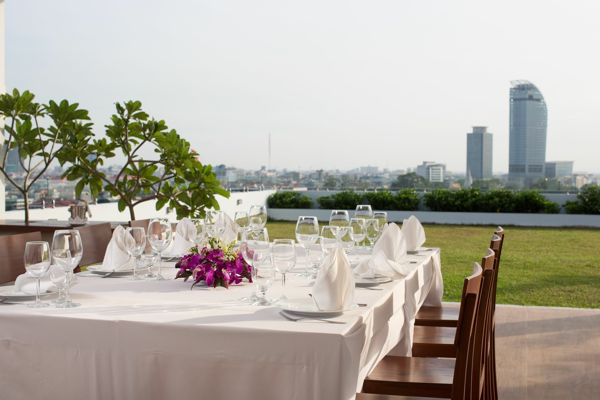 Bellevue Serviced Apartments Phnom Penh Bagian luar foto